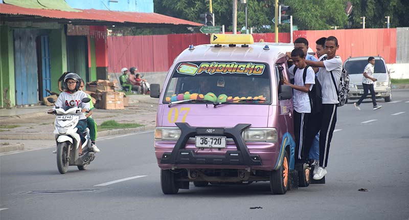 Angkutan Kota Masih Menjadi Transportasi Utama Pelajar Timor Leste Pergi ke Sekolah