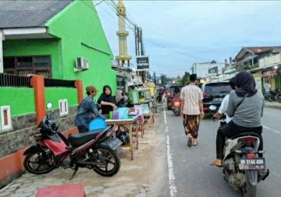 Berburu Takjil dan Ngabuburit Telah Menjadi Tradisi Setiap Ramadhan