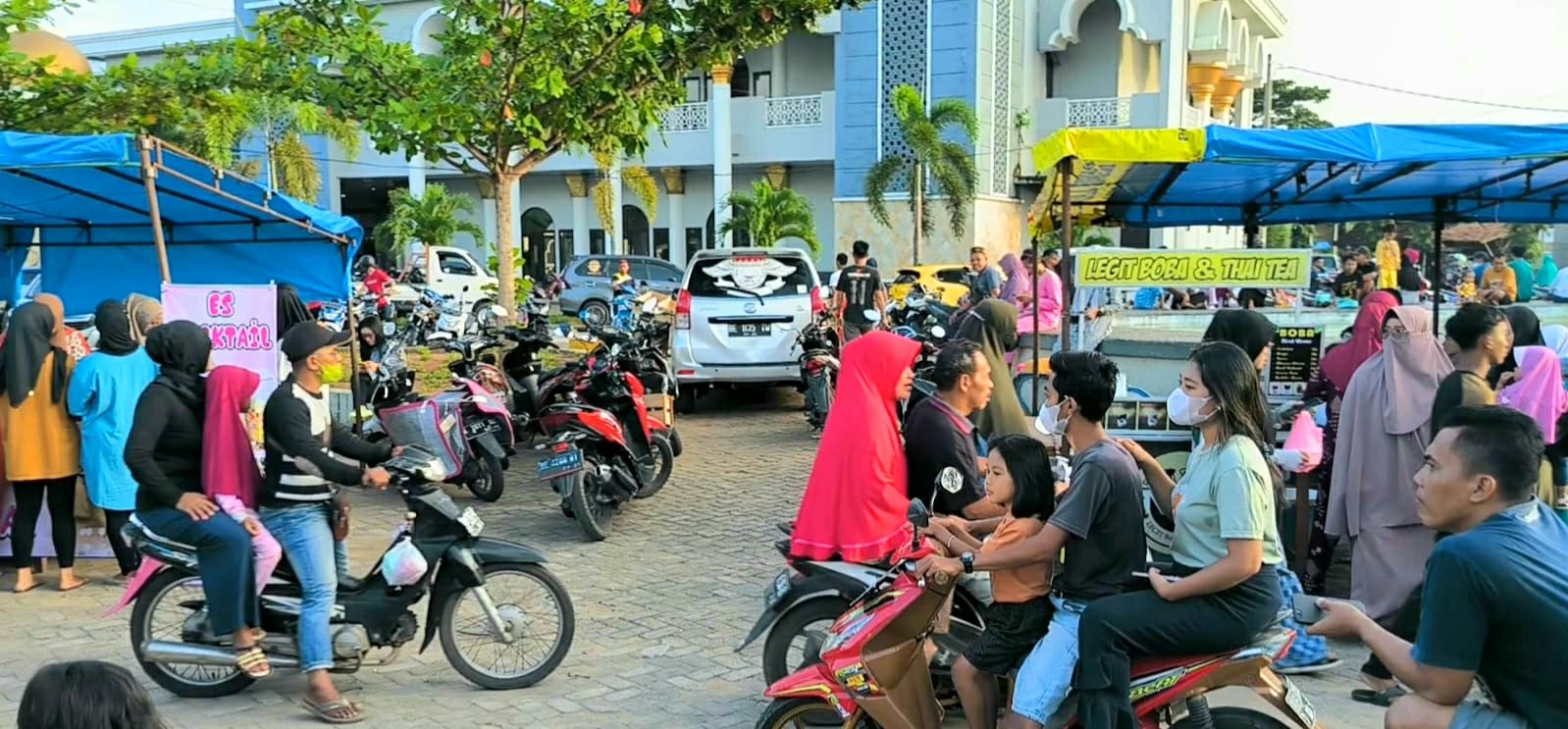 Ormas Pekat IB Kabupaten Pesawaran menggelar Bazar Takjil UMKM