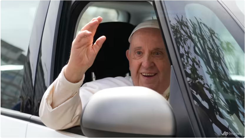 Keluar dari Rumah Sakit, Paus Fransiskus: ?Saya Masih Hidup?