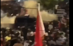 Konser Slank Semarang Ricuh, Polisi Tembakkan Gas Air Mata untuk Evakuasi Pejabat