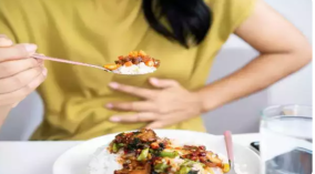 Menghangatkan Nasi Dapat Membuat Anda Berisiko Terkena Sindrom Nasi Goreng