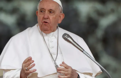 Kondisi Paus Francis Membaik Setelah Operasi Hernia Perut