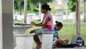Mayoritas Remaja dan Anak Muda Kota Dili Menggunakan Internet Hanya untuk Akses Sosial Media