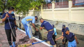 Kepedulian Polisi Timor Leste untuk Kebersihan Lingkungan Mereka dari Sampah 