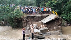BREAKING NEWS - Empat Anak Hilang Terseret Banjir di Timor Leste, Juga Terjadi Tanah Longsor dan Jembatan Putus