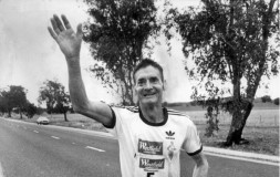 Kisah Inspiratif: Petani Kentang Memenangkan Ultra Marathon 544 Mil Pada Usia 61 Tahun