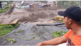 Lumajang Berduka, Jembantan Gantung, Jembatan Koloposawit dan Pronojiwo Putus Diterjang Banjir Bandang