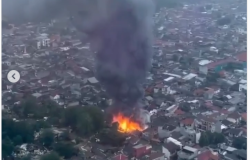 Kebakaran di Perumahan Padat  Menteng Jakarta, Damkar Kerahkan 80 Personel dan 18 Unit Pemadam
