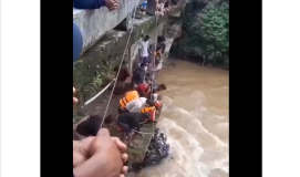 Adik Ditemukan Kakak Hilang, Saat Mobil Pickap yang Ditumpangi Terjun ke Jurang Sungai Palo Banda
