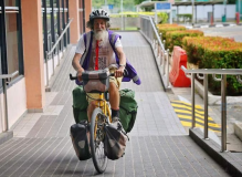 Pria Australia 65 Tahun Bersepeda 9000 Km, Juga Galang Dana untuk Timor Leste dan Indonesia