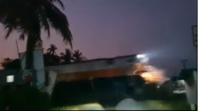 KA Jayakarta Hantam Forklift yang Nyangkut di Rel Perlintasan Cikarang, Lokomotif Rusak dan Diganti