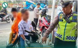 Polisi Padang Menilang Pelajar SMP 14 Tahun yang Bonceng Dua Adiknya Siswa SD ke Sekolah Tanpa Helm