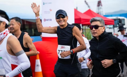  Chow Yun Fat, 68, Selesaikan Lari Setengah Maraton Pertamanya Kurang dari 2½ Jam