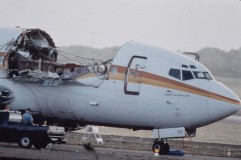 Teror Udara 13 Menit: Pesawat Meledak dan Menghisap Pramugari Keluar di Ketinggian 8.000 Meter