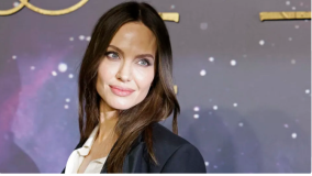 Jolie Alami Bells Palsy karena Pernikahannya yang Gagal dengan Brad Pitt