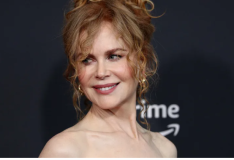 Nicole Kidman Tampil Chic dalam Balutan Gaun Telanjang dengan Belahan Setinggi Paha