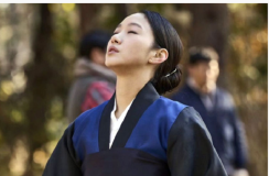 Aktris Korea Kim Go-eun `Dukun` yang Takut Hantu Asli
