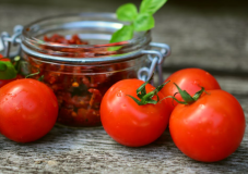 Makan Tomat Bermanfaat untuk Kendalikan Tekanan Darah, Jangan Dimakan Mentah