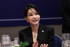 Skandal Tas Dior Istri Presdiden Korsel membuat Partai Berkuasa di Korea Selatan, Kacau Jelang Pemilu