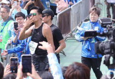 Chow Yun Fat: Istriku Akan Memotong Uang Saku karena Tak Penuhi standar Waktu Half Marathon