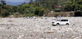 Tak Ada Jembatan, Jalan Rusak Ibu Hamil Dipanggul dari Molop ke Pos Bobonaro, Derita Warga Pedesaan Timor Leste