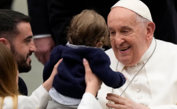 Paus Francis Kesulitan Berjalan Jelang Kunjungan ke Timor Leste dan Indonesia