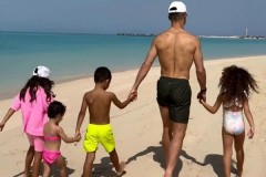 Cristiano Ronaldo Berbagi Tamasya dengan Anak-anaknya, Dekat dengan Surga