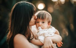 Pelukan Hangat Orang Tua: Kunci Kebahagiaan dan Kehangatan Hati Anak