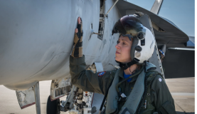 Pilot Wanita F-18 Super Hornet AS Cetak Sejarah Menembak Jatuh Pesawat Houthi