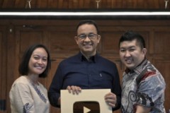 Gold Play Button Anies Baswedan, Prestasi Tapi Tidak Berguna di Pilgub Jakarta 2024