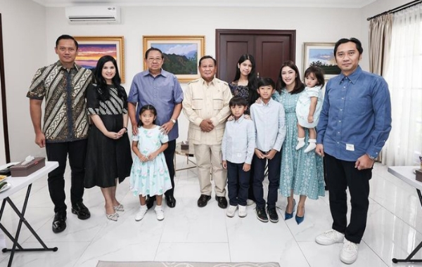 Prabowo bersama keluarga SBY